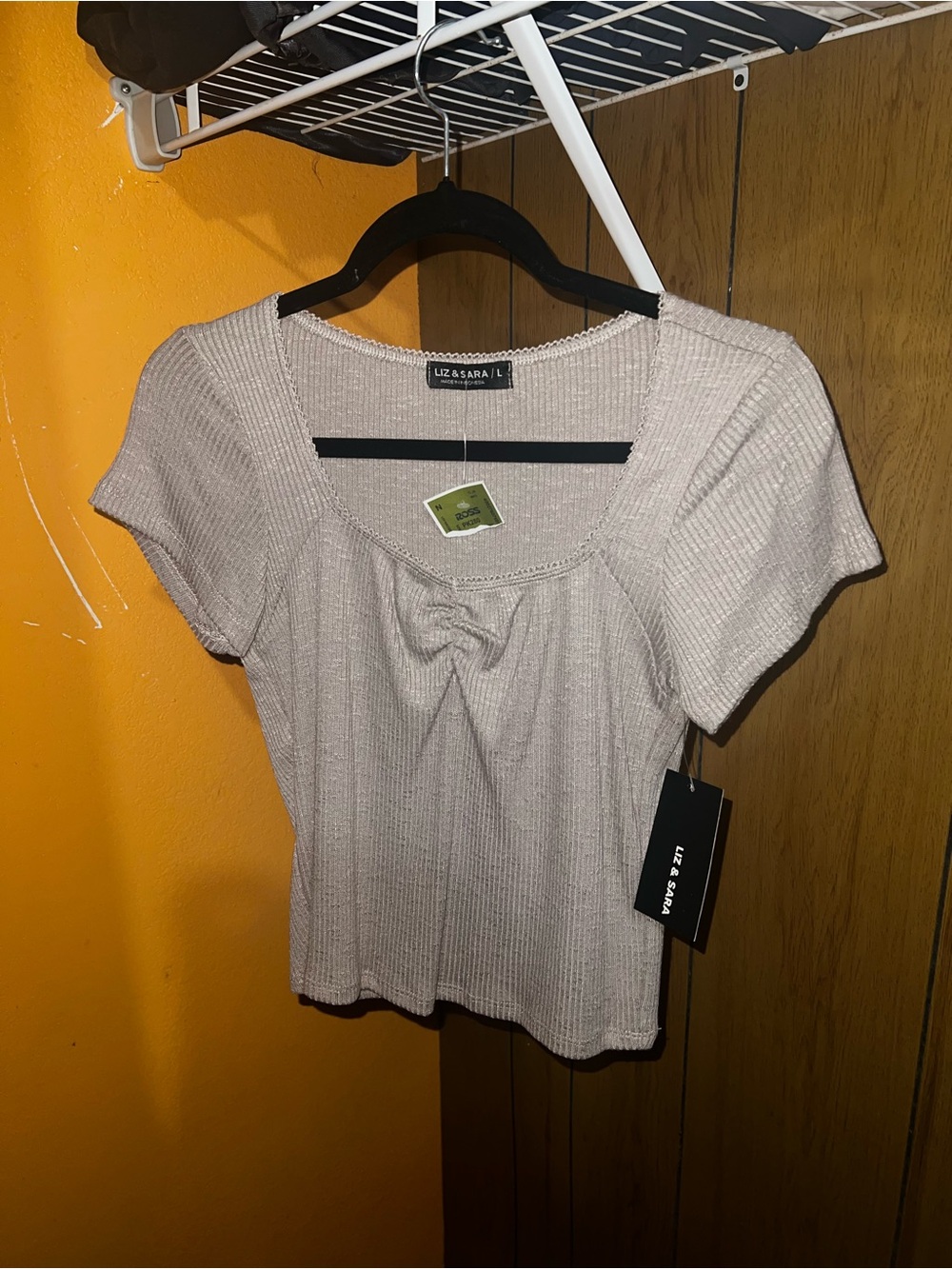 Liz & Sara Cream Short-Sleeve Ribbed Crop Top with Front Twist